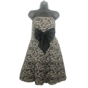PAULA HIAN Dress Black Lace Motif Strapless Cocktail Party Formal Size 4